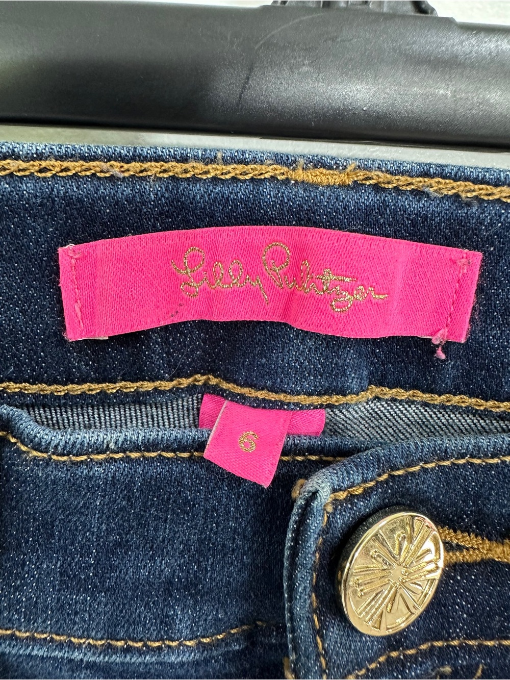 Lilly Pulitzer $178 dark rinse mid-rise tapered leg Jeans size 6 28"waist - Picture 4 of 10